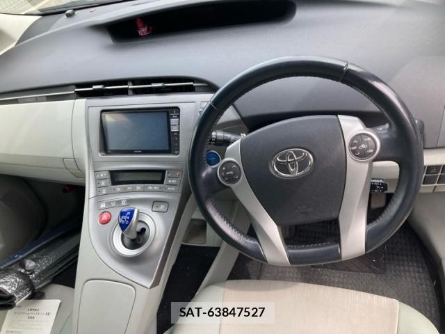 Toyota PRIUS 2014-07 8876349-8