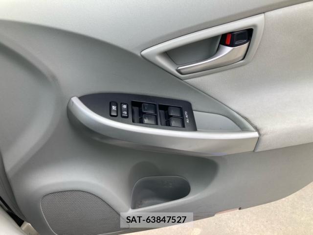Toyota PRIUS 2014-07 8876349-9