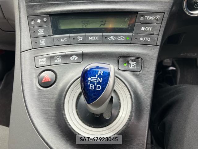 Toyota PRIUS 2010-03 8876430-11
