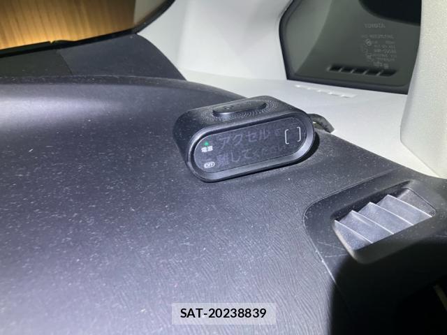 Toyota PRIUS 2010-02 8876541-10