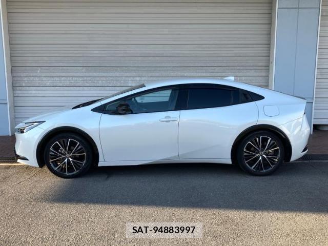 Toyota PRIUS 2023-09 8877017-1