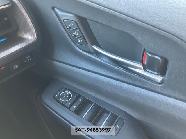 Toyota PRIUS 2023-09 8877017-14