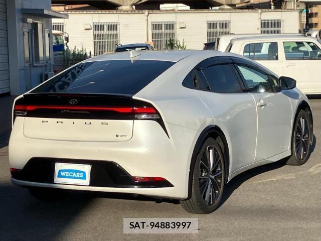 Toyota PRIUS 2023-09 8877017-2