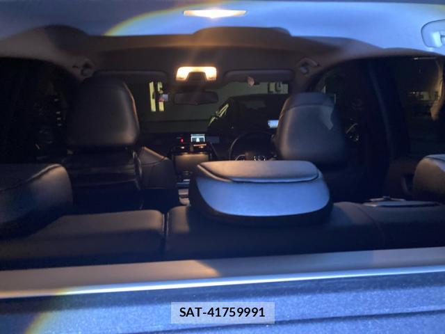 Toyota PRIUS 2018-12 8877078-12