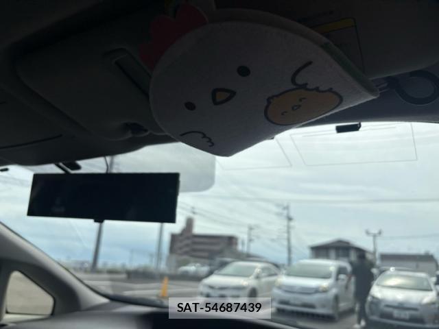 Toyota PRIUS 2015-09 8877394-15