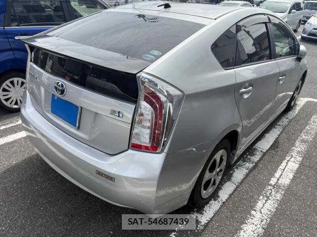 Toyota PRIUS 2015-09 8877394-6