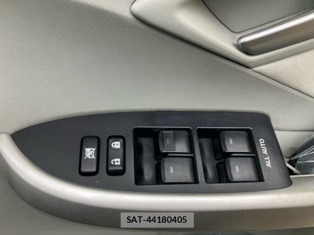 Toyota PRIUS 2014-10 8877415-11