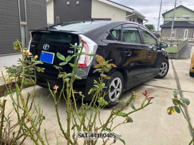 Toyota PRIUS 2014-10 8877415-13
