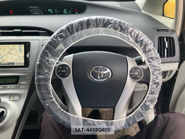 Toyota PRIUS 2014-10 8877415-14