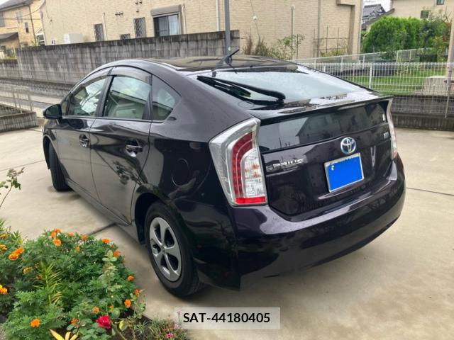 Toyota PRIUS 2014-10 8877415-2