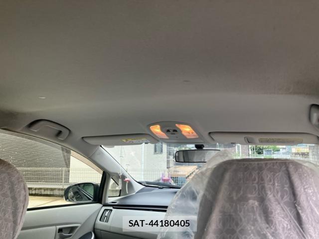 Toyota PRIUS 2014-10 8877415-9