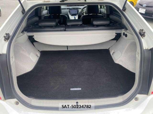 Toyota PRIUS 2014-12 8877486-11