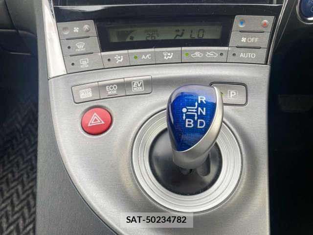 Toyota PRIUS 2014-12 8877486-17