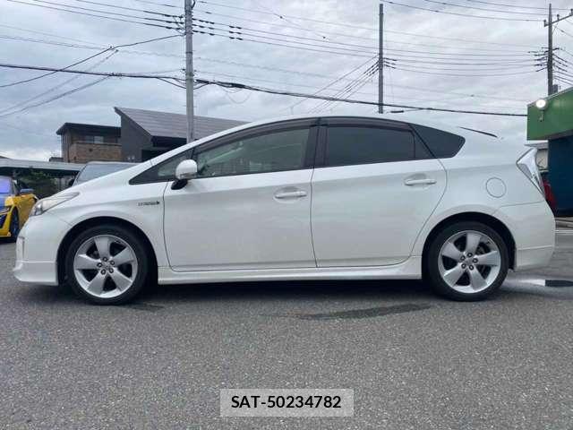 Toyota PRIUS 2014-12 8877486-2