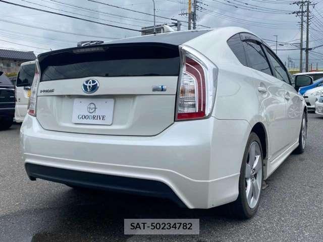 Toyota PRIUS 2014-12 8877486-3