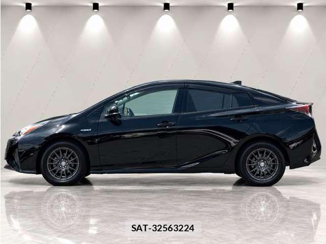 Toyota PRIUS 2018-11 8877503-2