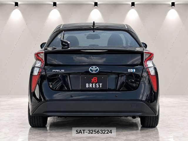 Toyota PRIUS 2018-11 8877503-3