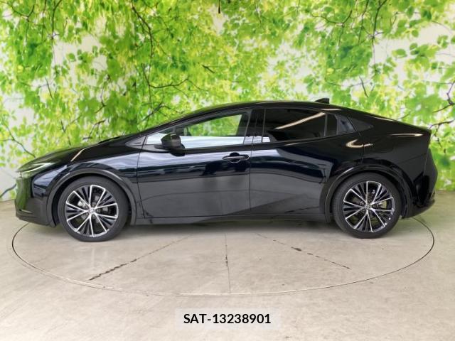 Toyota PRIUS 2023-11 8877518-1