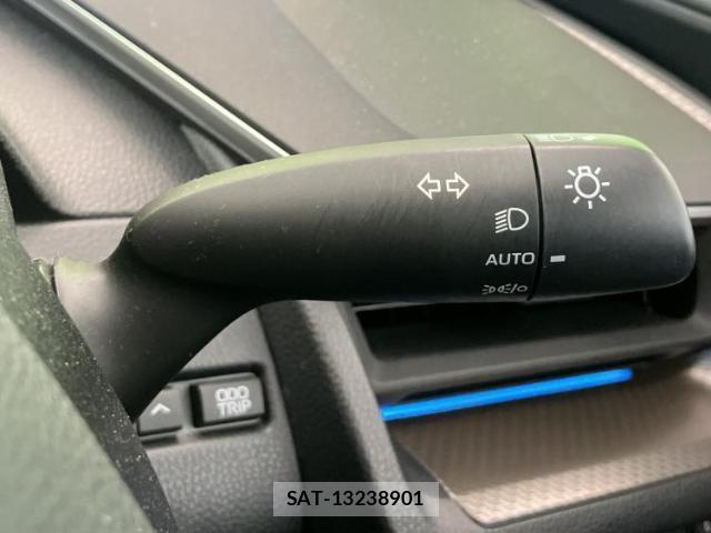 Toyota PRIUS 2023-11 8877518-16