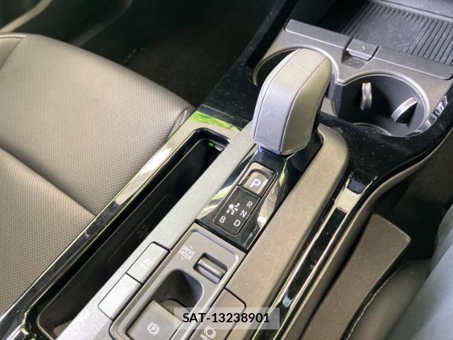 Toyota PRIUS 2023-11 8877518-17