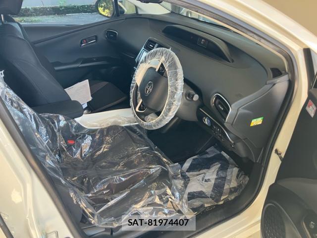 Toyota PRIUS 2016-06 8877543-11