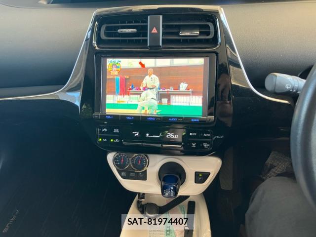 Toyota PRIUS 2016-06 8877543-16