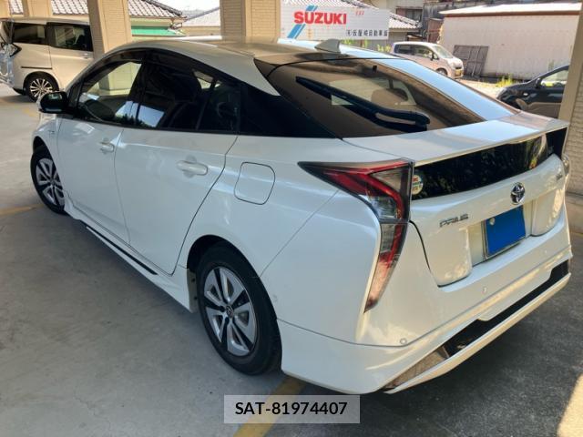 Toyota PRIUS 2016-06 8877543-2