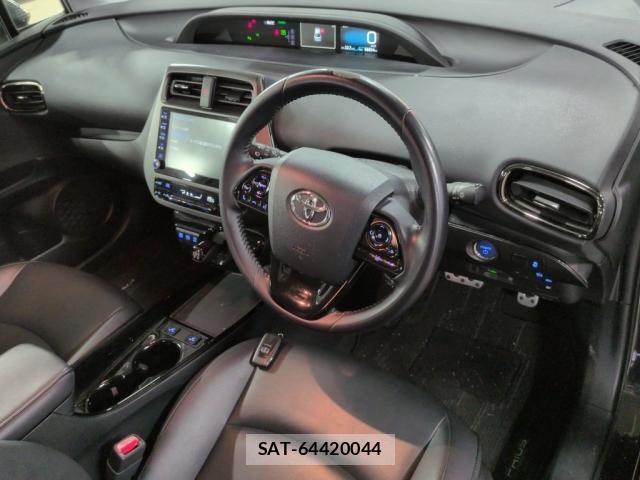 Toyota PRIUS 2022-08 8877776-2