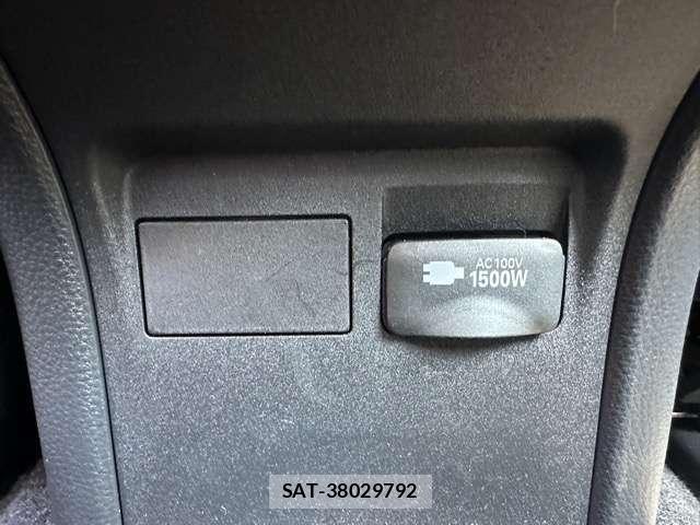 Toyota PRIUS 2024-12 8877870-9