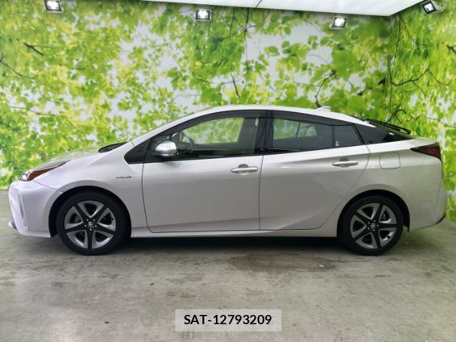 Toyota PRIUS 2019-10 8878057-1