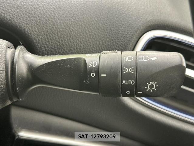 Toyota PRIUS 2019-10 8878057-15
