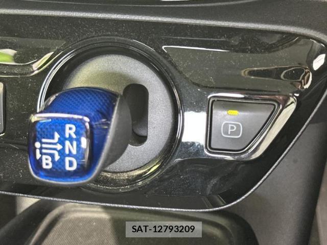 Toyota PRIUS 2019-10 8878057-17