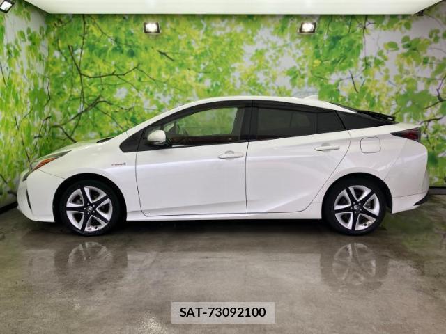 Toyota PRIUS 2016-02 8878112-1