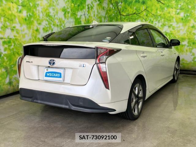 Toyota PRIUS 2016-02 8878112-2