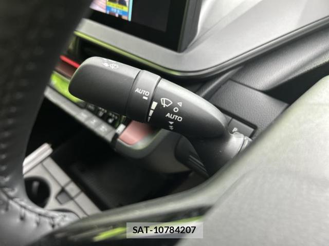 Toyota PRIUS 2023-06 8878159-17