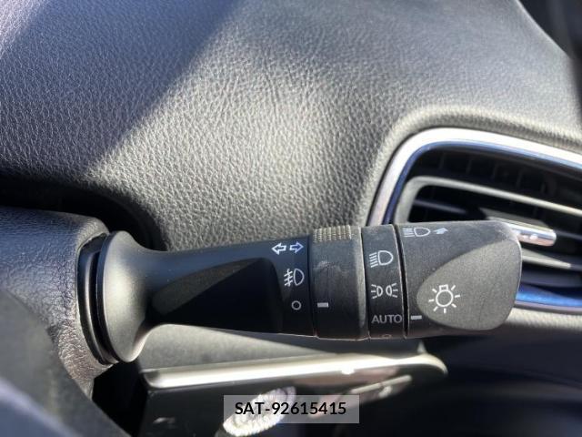 Toyota PRIUS 2019-10 8878161-15