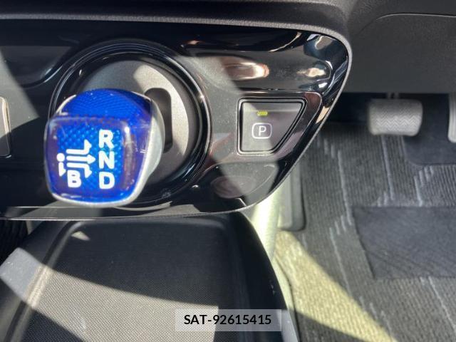 Toyota PRIUS 2019-10 8878161-17