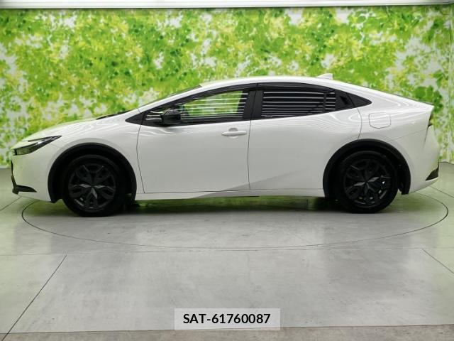 Toyota PRIUS 2023-06 8878180-1
