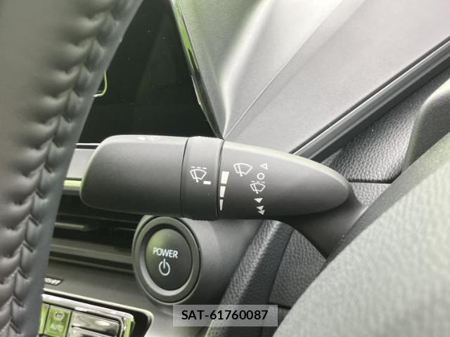 Toyota PRIUS 2023-06 8878180-16