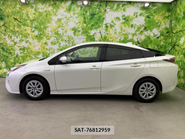 Toyota PRIUS 2017-03 8878244-1