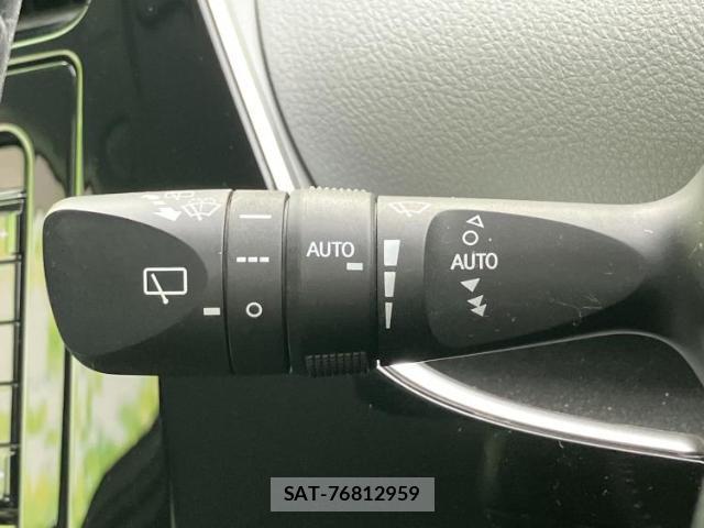 Toyota PRIUS 2017-03 8878244-17