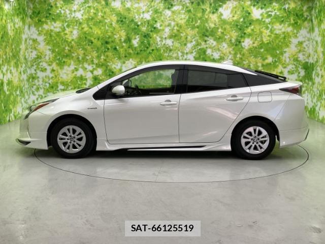 Toyota PRIUS 2016-08 8878258-1
