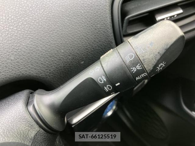 Toyota PRIUS 2016-08 8878258-15