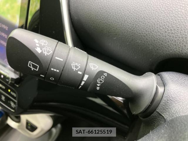Toyota PRIUS 2016-08 8878258-16
