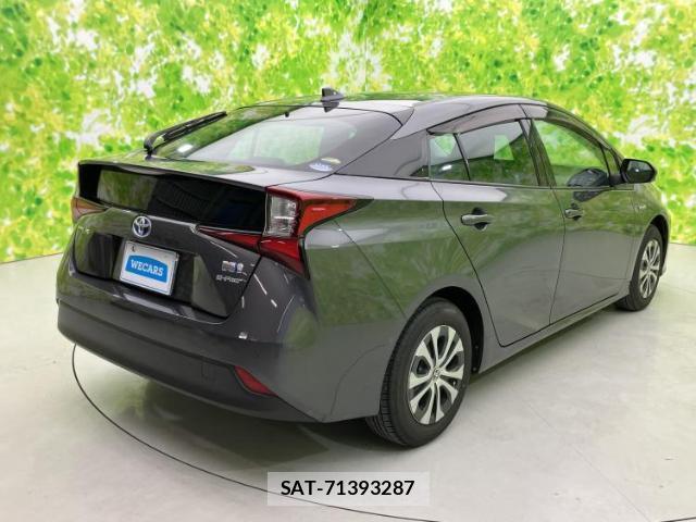 Toyota PRIUS 2019-10 8878278-2