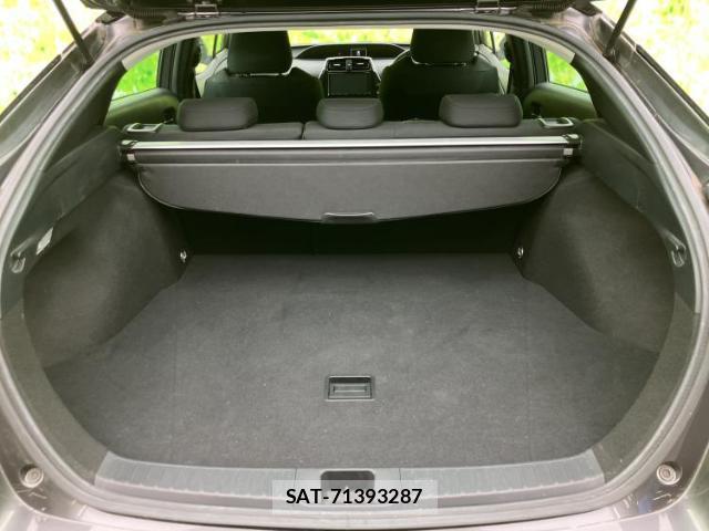 Toyota PRIUS 2019-10 8878278-7