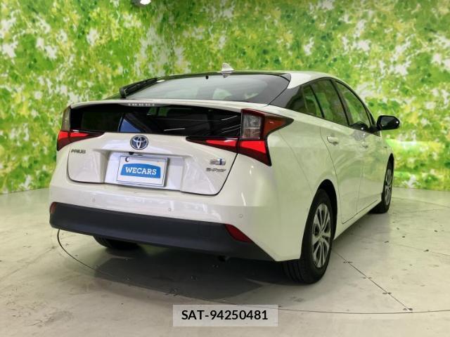 Toyota PRIUS 2019-05 8878300-2