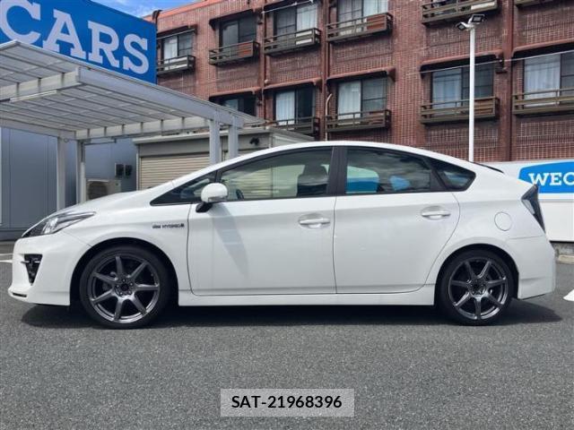 Toyota PRIUS 2014-12 8878313-1