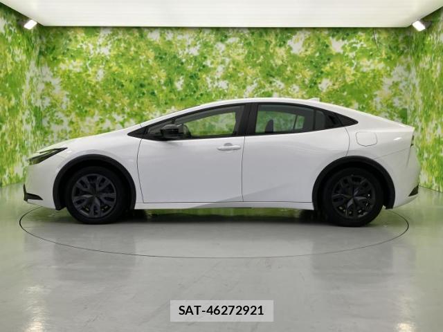 Toyota PRIUS 2023-04 8878319-1