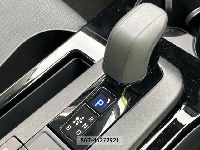 Toyota PRIUS 2023-04 8878319-17